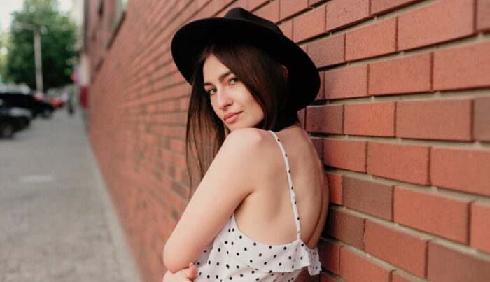Subtle Signs Your Woman Is Attracting Attention From Other Men — And What It Really Means